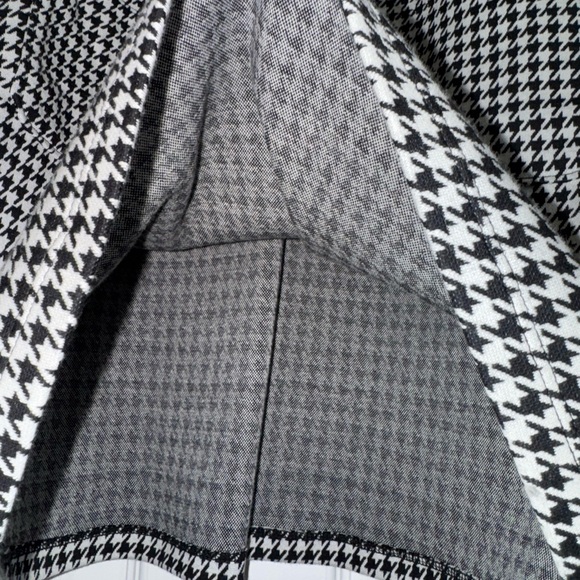 Old Navy Girls Sleeveless Jacquard-Knit Pocket Dress - Picture 5 of 8